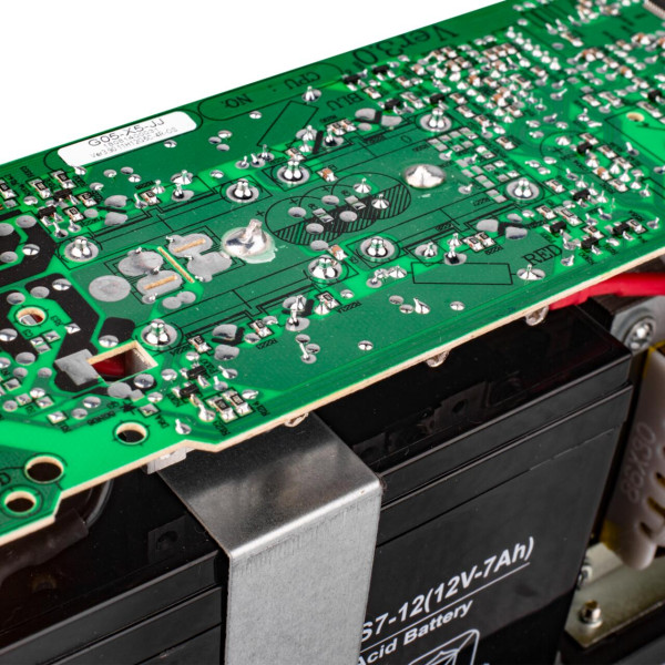 Купить Источник бесперебойного питания (ИБП) LP U650VA (390Вт) Уценка