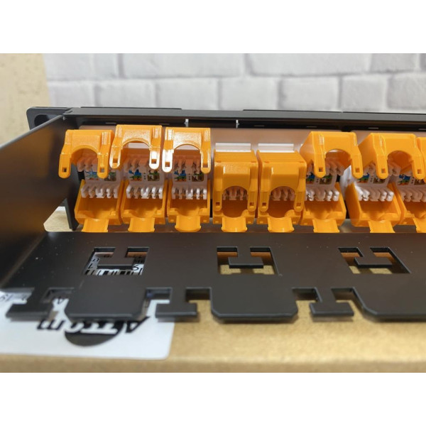Купити Патч-панель ATcom P6148 19" 24хRJ-45 UTP 1U cat.6, в зборі